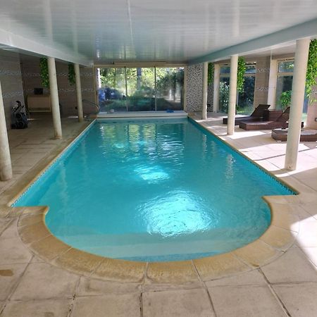 Au Charme Du Lac Espace Bien Etre Et Piscine Chauffe Proche Parc Et Restaurant Du Casino Forges-les-Eaux Exterior foto