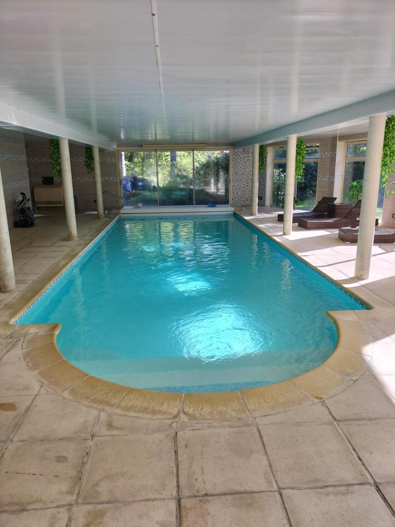 Au Charme Du Lac Espace Bien Etre Et Piscine Chauffe Proche Parc Et Restaurant Du Casino Forges-les-Eaux Exterior foto