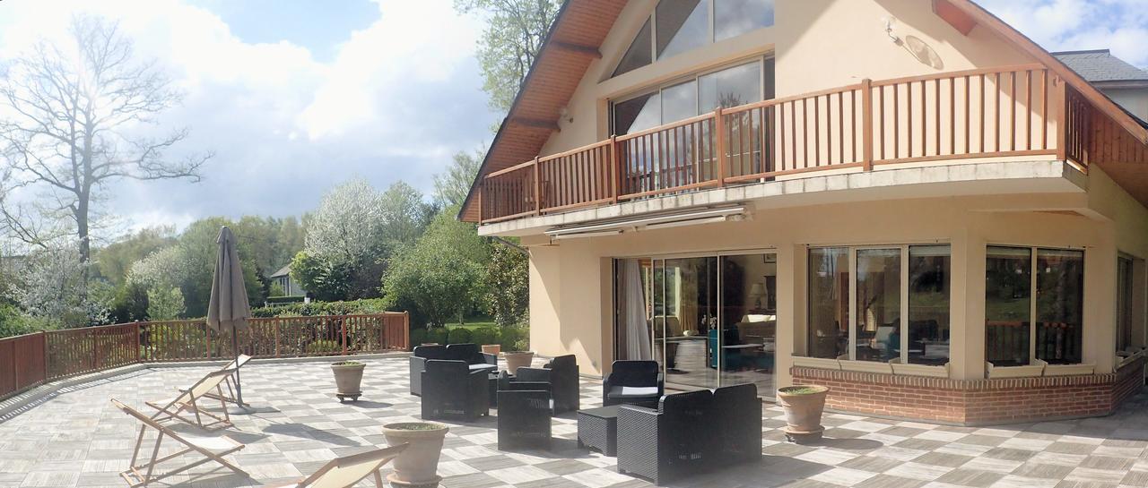 Au Charme Du Lac Espace Bien Etre Et Piscine Chauffe Proche Parc Et Restaurant Du Casino Forges-les-Eaux Exterior foto