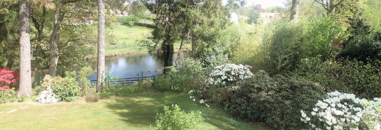 Au Charme Du Lac Espace Bien Etre Et Piscine Chauffe Proche Parc Et Restaurant Du Casino Forges-les-Eaux Exterior foto